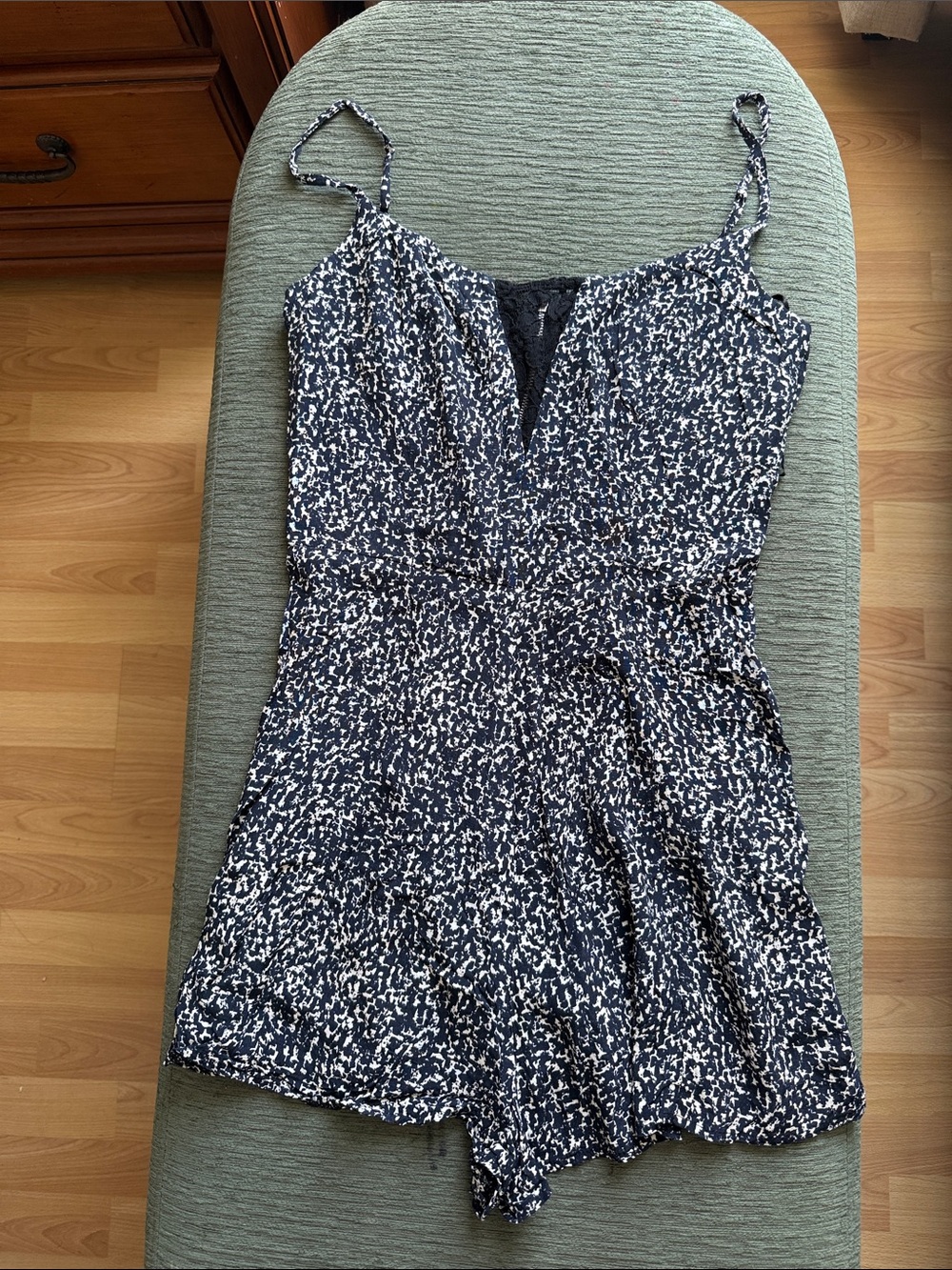 Women’s black and White Printed Spaghetti Strap Romper